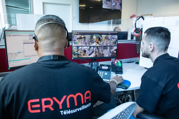 Deux agents Erymatélésurveillance 